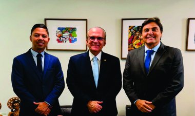 Dia de trabalho intenso em Brasília, em companhia do nosso Prefeito Gilberto Ribeiro, onde fomos recebidos pelo estimado Senador Fernando Dueire - @fernandodueire -.