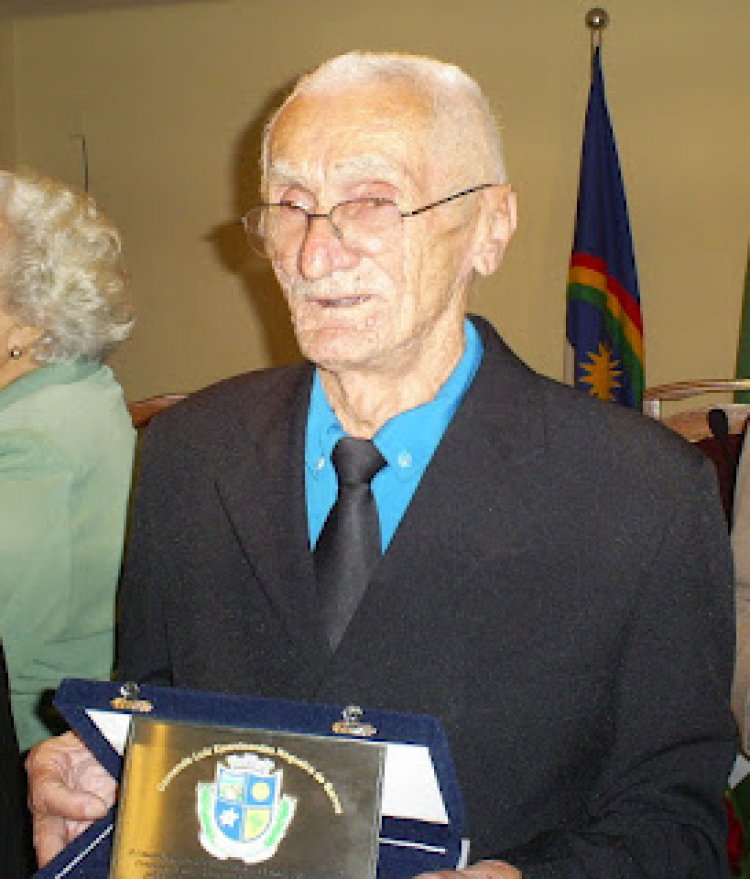 Adauto Pereira de Souza por Jânio Queiroz