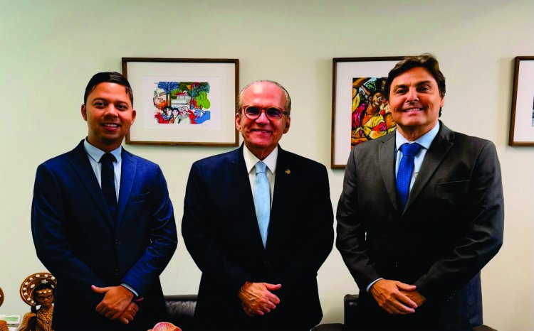 Dia de trabalho intenso em Brasília, em companhia do nosso Prefeito Gilberto Ribeiro, onde fomos recebidos pelo estimado Senador Fernando Dueire - @fernandodueire -.