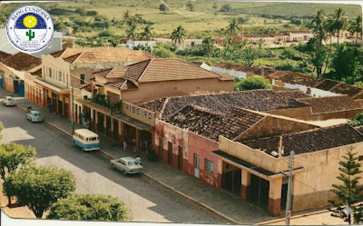 Praça Padre Leão e seus pontos comerciais no final da década de 70