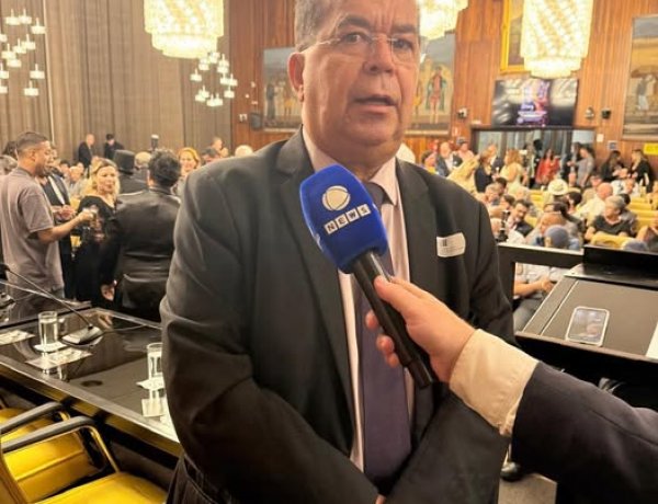 Na Câmara Municipal de São Paulo, falando sobre advocacia, reconhecimento e responsabilidade pública.